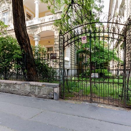 Heroes Square & City Park Thermals Apartment Budapest Esterno foto
